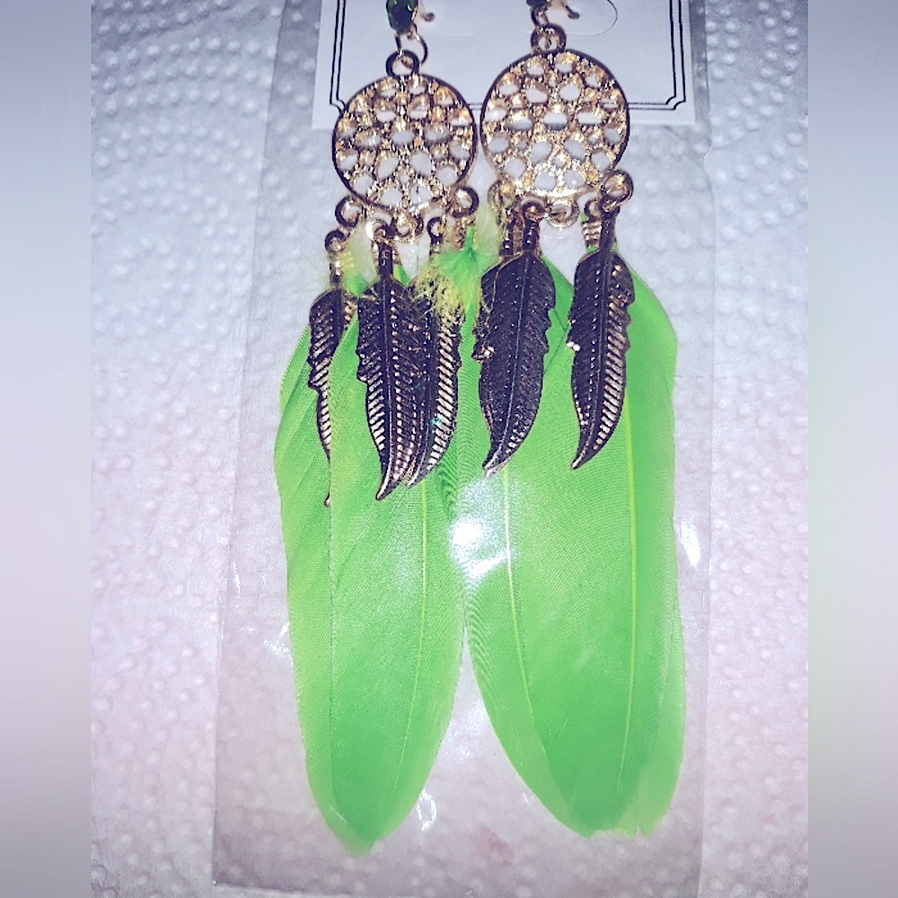 GORGEOUS Gold Bohemian Beaded Dangle Green Feather Earrings NEW Dream Catcher